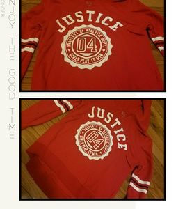 A kids shirt/sweatshirt